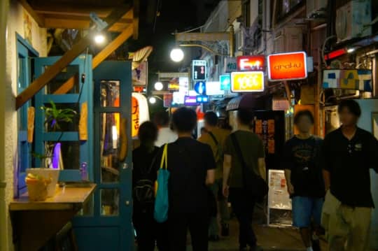 夜の路地裏