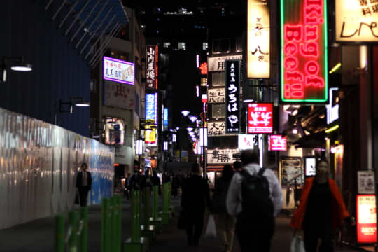 夜の渋谷繁華街
