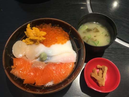 ますよね・海鮮丼