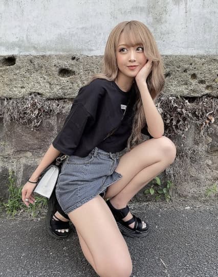みりちゃむのパンチラ画像