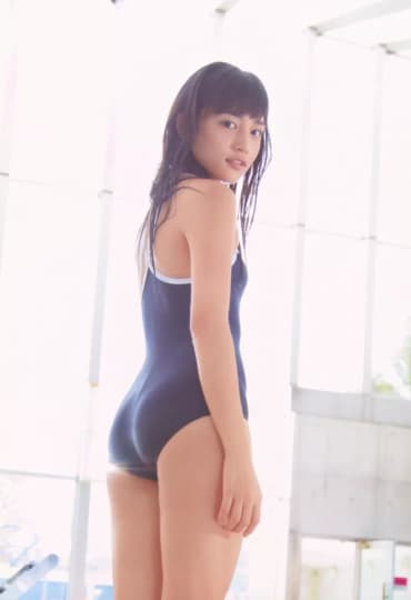 スク水の川口春奈