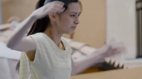 稽古中の中条あやみ