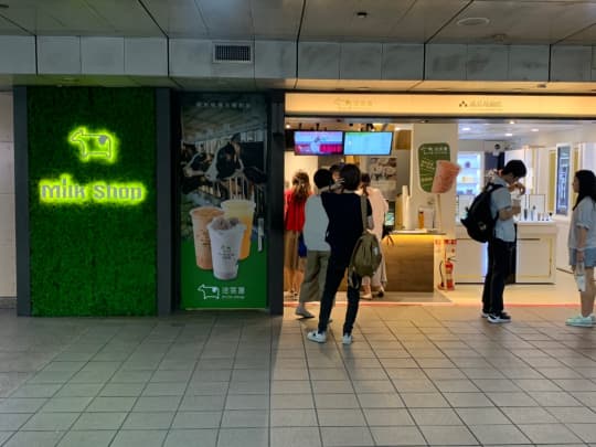 Milk shop台北駅 店頭