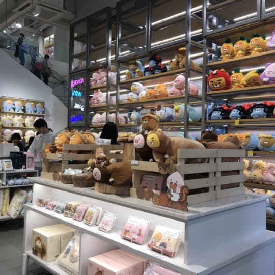 KAKAO FRIENDS SHOP店内②