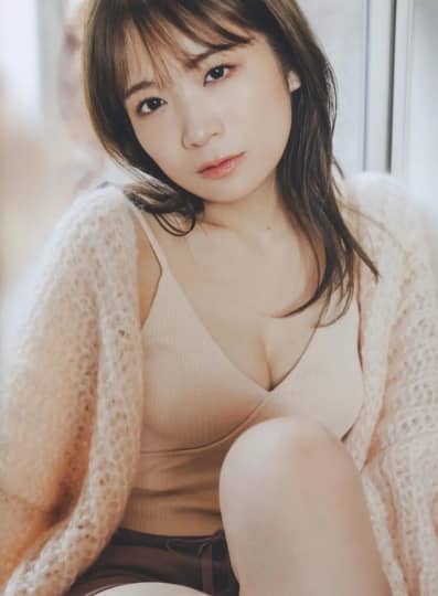 秋元真夏 おっぱい