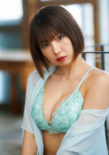 えなこ 乳首