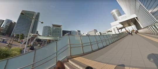 新横浜出て南西に向かう歩道