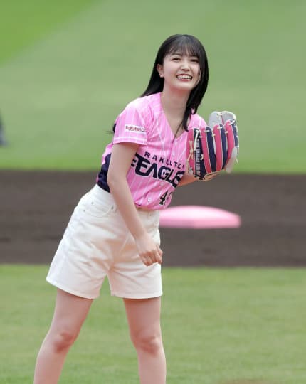 久保史緒里 おっぱい