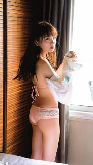 秋元真夏 おっぱい