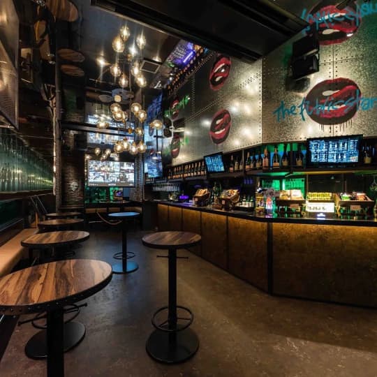 The Public stand 新潟駅前店のテーブル席