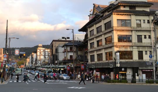 木屋町通の四条大橋付近