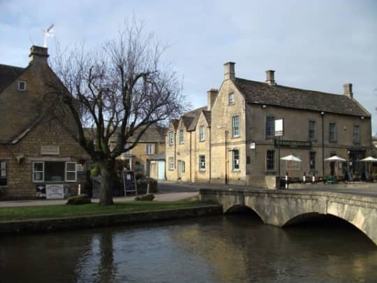 コッツウォルズ街並み