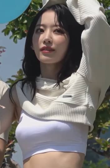 宮脇咲良 おっぱい