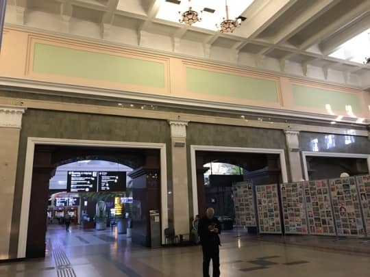 ロシアの駅の建物の中