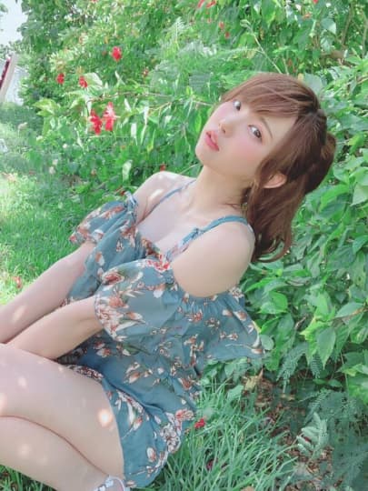 えなこ 乳首