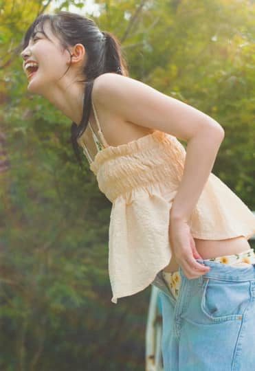 久保史緒里 おっぱい