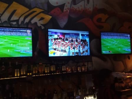 SCORE Sports Bar & Grill Phnom Penhの店内