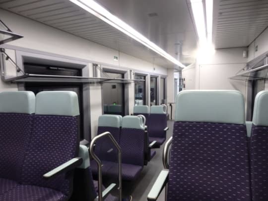 モンテネグロの列車車内