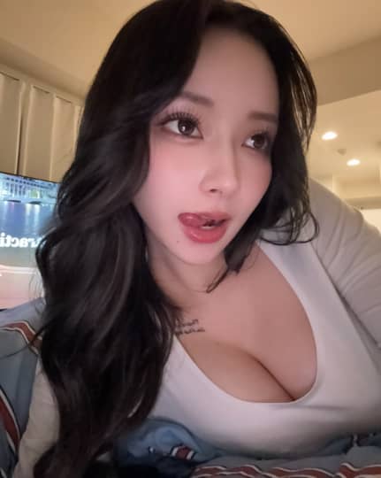 可愛くベロ出すってぴょな(PyunA)