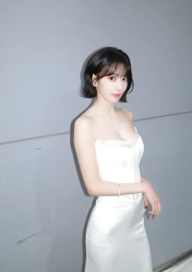 宮脇咲良 おっぱい
