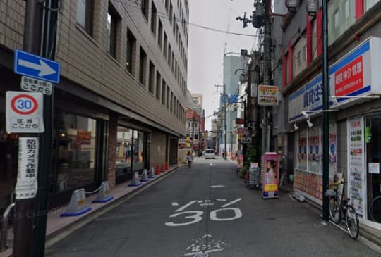 難波駅近くの通り