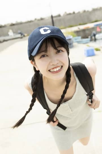 久保史緒里 おっぱい