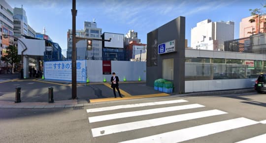 すすきの駅前