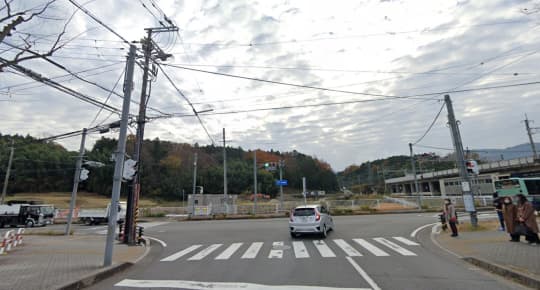 温泉駅「東口」出口の信号