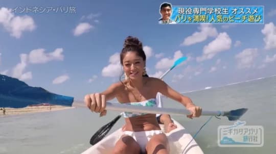ボートを漕ぐ池田美優