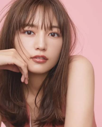 川口春香のセクシーな胸チラ