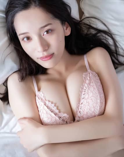 都丸紗也華 おっぱい