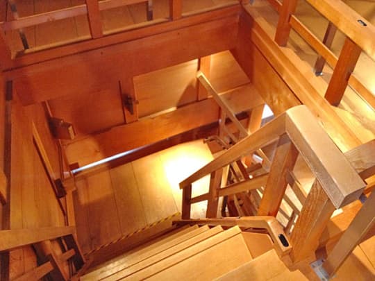 菱櫓の階段