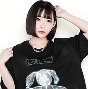 女性
