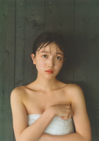 久保史緒里 おっぱい