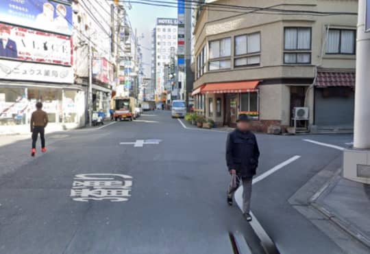 オーロラ近くの通り