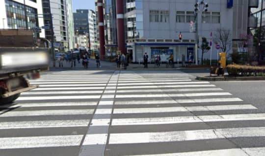 横断歩道前