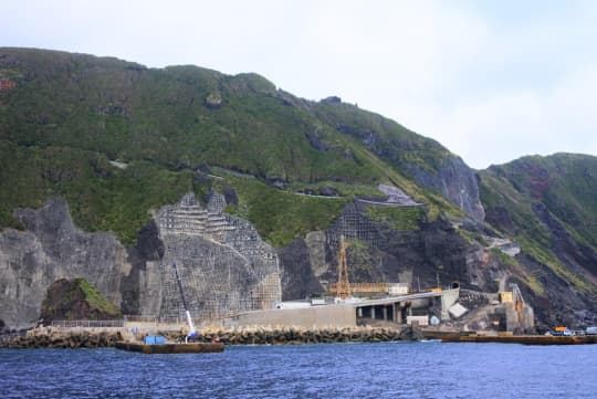 青ヶ島の高架式港