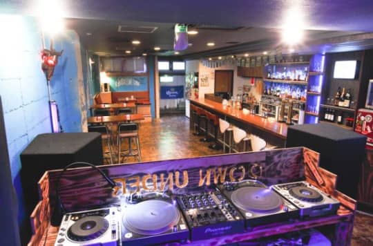 DOWN UNDER Bar Chiba(ダウンアンダーバー千葉)