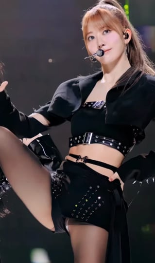 宮脇咲良 おっぱい