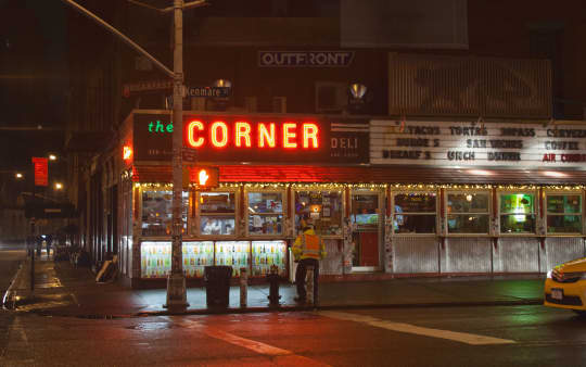 夜のマンハッタン市内にて