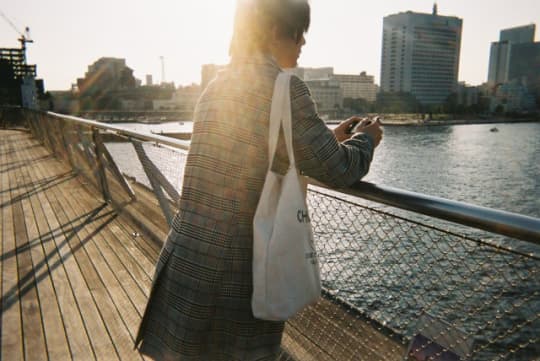人生を見つめ直す男性