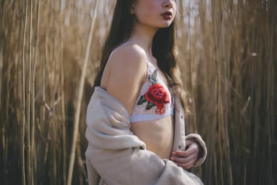女性
