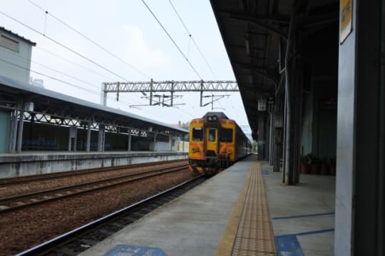 地上を走る鉄道