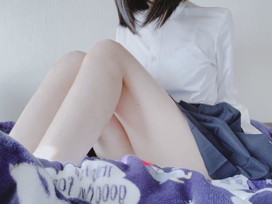 女子校生の白い脚