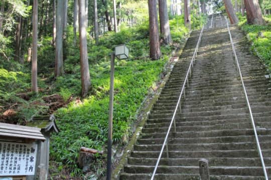 久遠寺　菩提梯