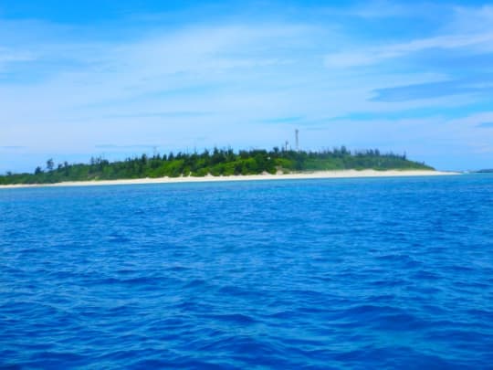 海上から　水納島