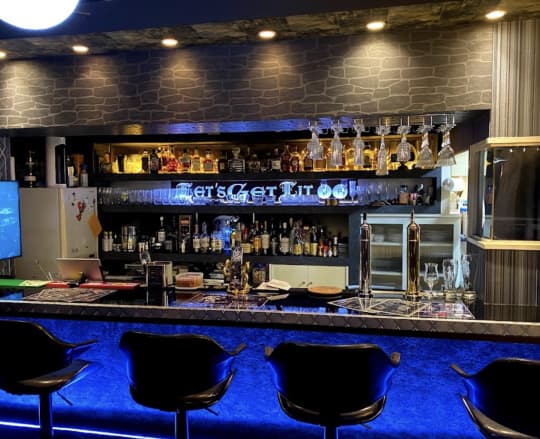 Bar Lit