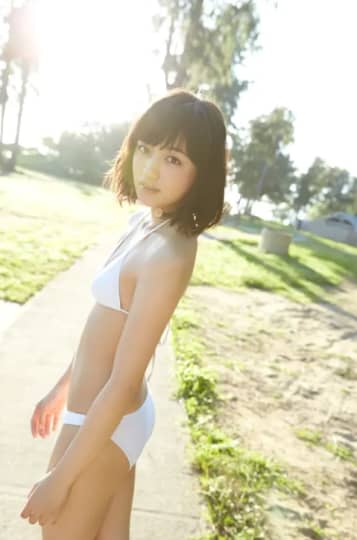 白ビキニの川口春香