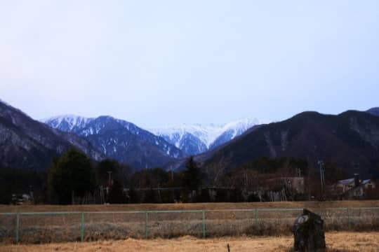 日本アルプスをのぞむ街