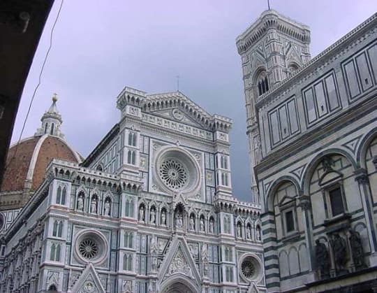 クーポラと鐘楼